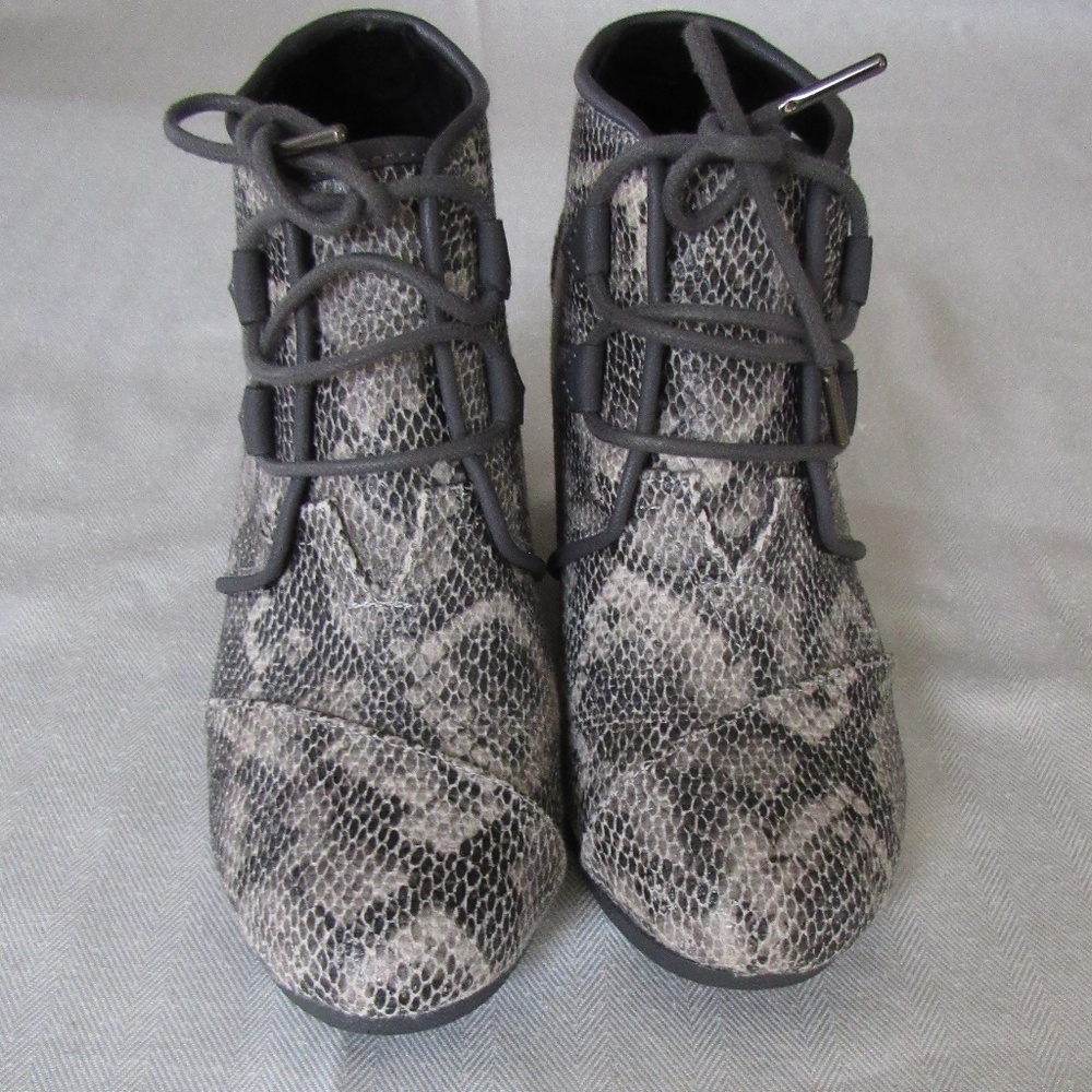 Gray and white snakeskin pattern ankle boots